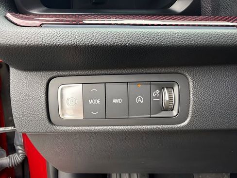 Used 2024 Chevrolet Traverse Z71 AWD/4WD image 37
