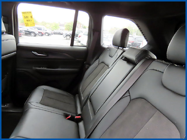 Used 2023 Jeep Grand Cherokee Altitude AWD/4WD image 10