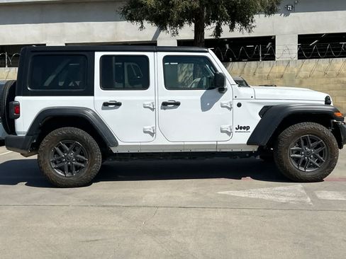 Used 2024 Jeep Wrangler Unlimited Sport AWD/4WD image 9