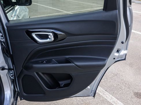 New 2026 Jeep Compass Latitude image 19