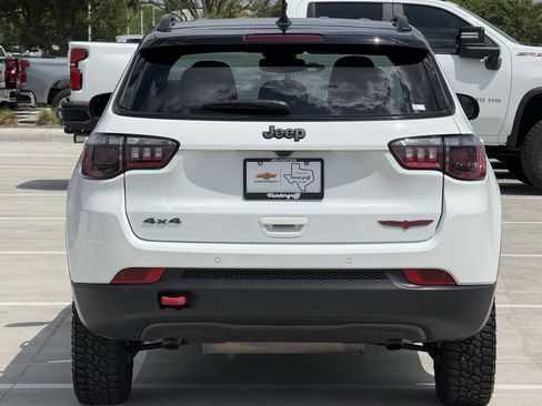 Used 2025 Jeep Compass Trailhawk image 5