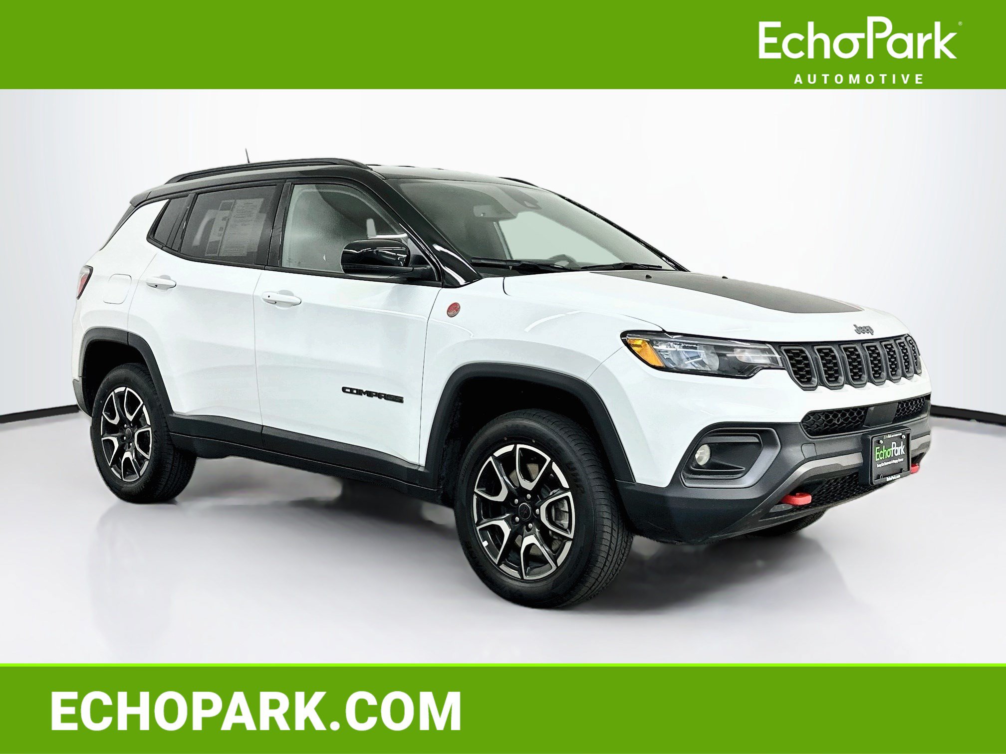 Used 2025 Jeep Compass Trailhawk AWD/4WD image 1