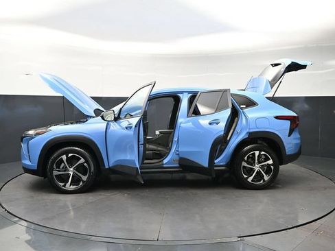 Used 2024 Chevrolet Trax RS w/ Driver Confidence Package FWD image 38