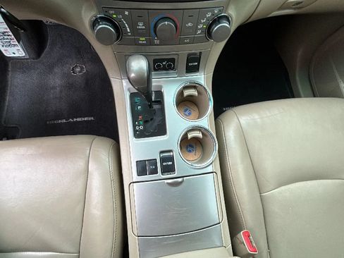 Used 2013 Toyota Highlander SE FWD image 31