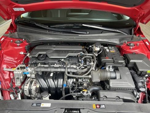 Certified 2025 Hyundai Elantra SE image 31