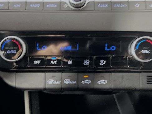 Used 2024 Hyundai Elantra Blue FWD image 26