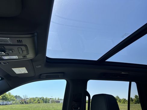 Used 2024 GMC Yukon Denali AWD/4WD image 11