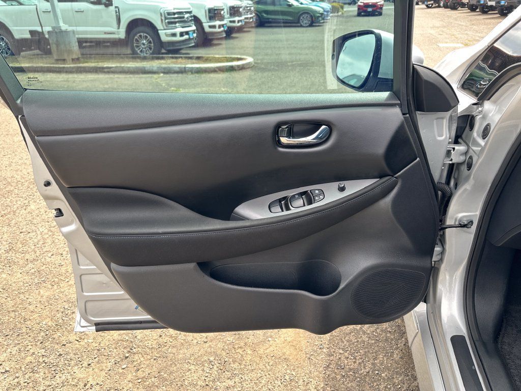 Used 2023 Nissan Leaf S FWD image 11