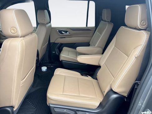 Used 2021 Chevrolet Suburban Premier AWD/4WD image 22