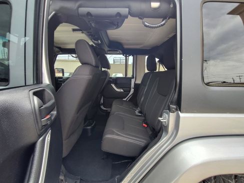 Used 2014 Jeep Wrangler Unlimited Sahara w/ Max Tow Package AWD/4WD image 39