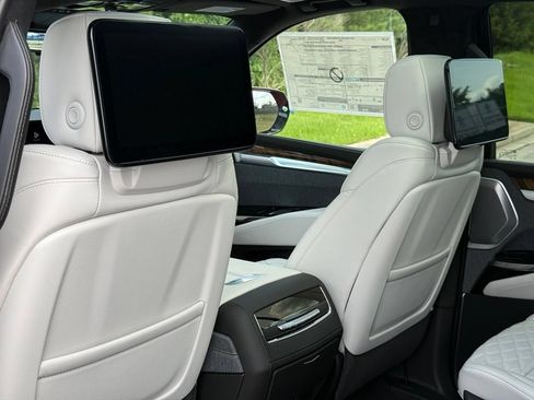 New 2026 Cadillac Escalade Platinum Sport w/ LPO, ONYX Package AWD/4WD image 25