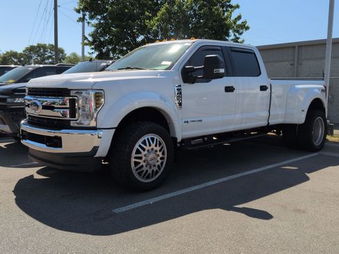 Used 2019 Ford F450 XLT image 3