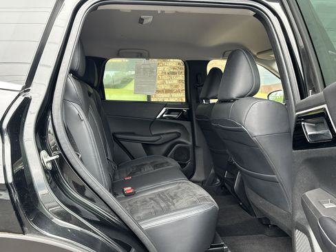 Used 2022 Mitsubishi Outlander SE image 14