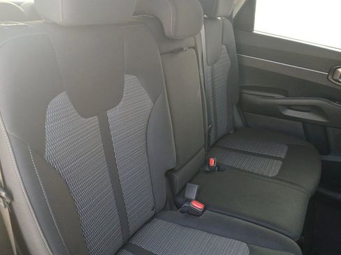 Used 2022 Kia Sorento LX image 17