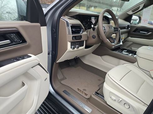 New 2026 GMC Yukon Denali w/ Sun & Power Step Package image 4