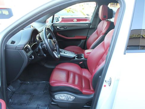 Used 2017 Porsche Macan Turbo AWD/4WD image 21