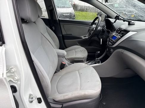 Used 2014 Hyundai Accent SE w/ Option Group 3 image 19