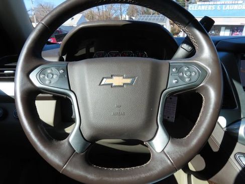 Used 2016 Chevrolet Suburban LT image 24