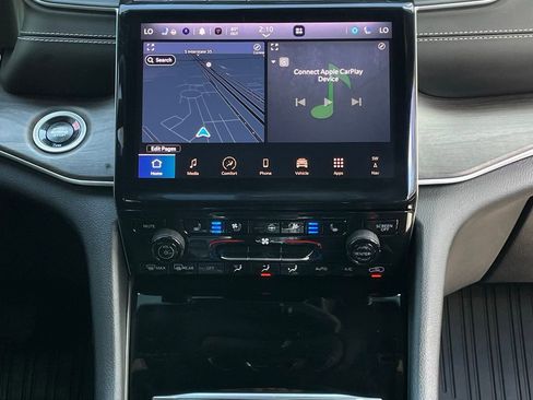 Used 2024 Jeep Grand Cherokee Limited w/ Luxury Tech Group II image 18