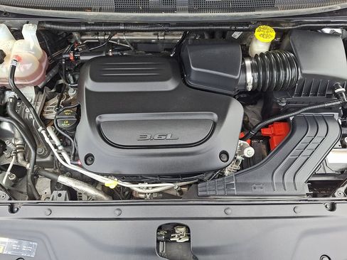 Used 2023 Chrysler Pacifica Touring-L FWD image 30