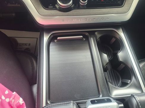 New 2026 Ford Expedition Platinum image 16