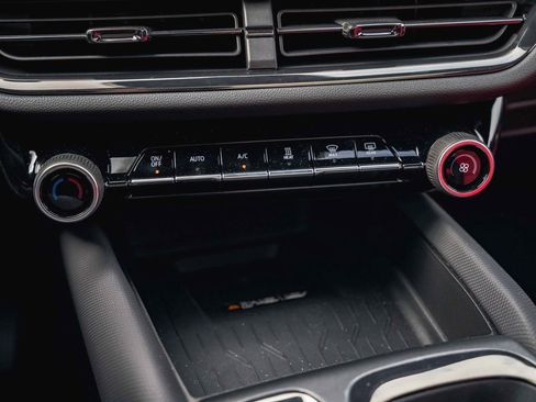 New 2025 Chevrolet Equinox EV RS image 39