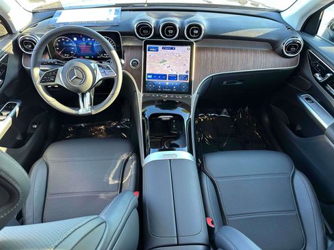 Used 2025 Mercedes-Benz GLC 350e 4MATIC image 10