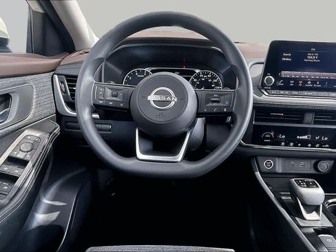 Certified 2023 Nissan Rogue SV FWD image 6