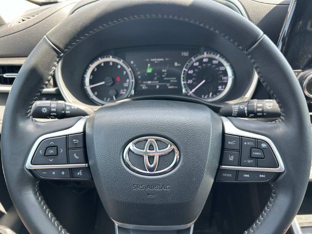 Used 2023 Toyota Highlander XLE FWD image 31