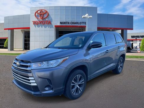 Used 2019 Toyota Highlander LE image 4