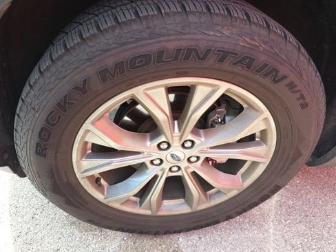 Used 2020 Ford Explorer XLT w/ Equipment Group 202A AWD/4WD image 10