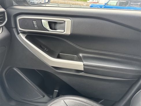 Used 2022 Ford Explorer XLT w/ Equipment Group 202A image 27