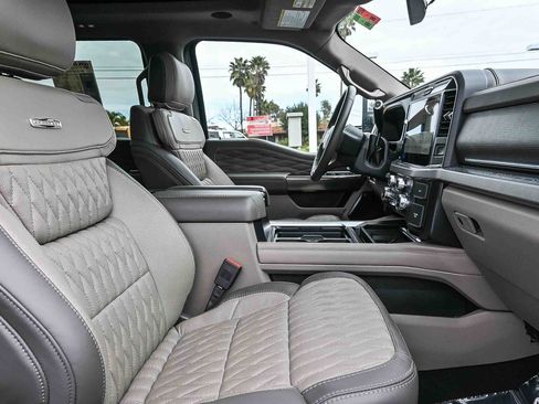 Used 2025 Ford F350 Platinum w/ Platinum Plus Package image 23