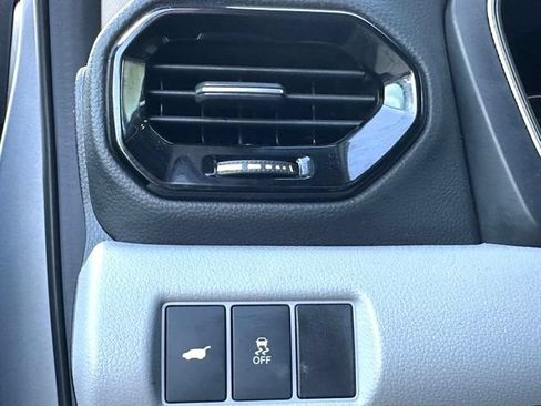 Used 2025 Honda Pilot Touring image 15