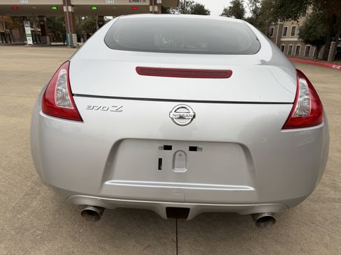 Used 2011 Nissan 370Z Coupe image 10