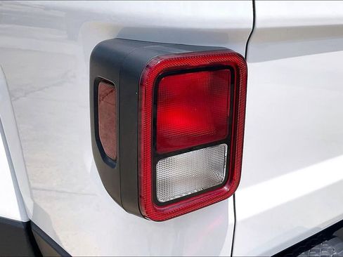 Used 2023 Jeep Gladiator Sport AWD/4WD image 20