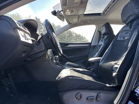 Used 2014 Volkswagen Passat 2.5 SE image 13