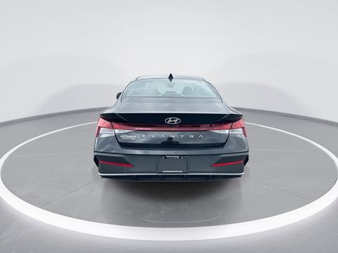 New 2026 Hyundai Elantra SE FWD image 7