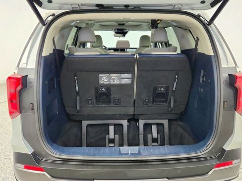 Used 2025 Kia Carnival SX w/ SX Dark Edition Package FWD image 24