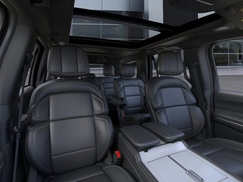 New 2026 Lincoln Navigator Reserve w/ Jet Appearance Package AWD/4WD image 10