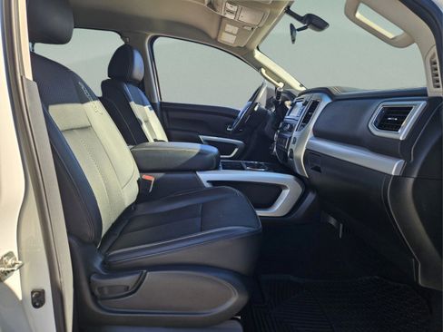 Used 2018 Nissan Titan PRO-4X image 8