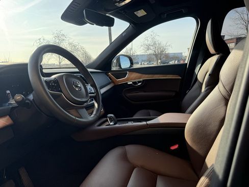 Used 2024 Volvo XC90 B6 Plus w/ Protection Package image 7