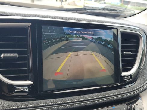 Used 2024 Chrysler Pacifica Touring-L FWD image 15