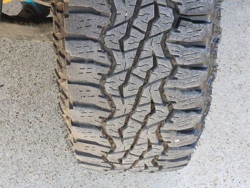 Used 2022 Chevrolet Silverado 1500 ZR2 w/ Technology Package image 18