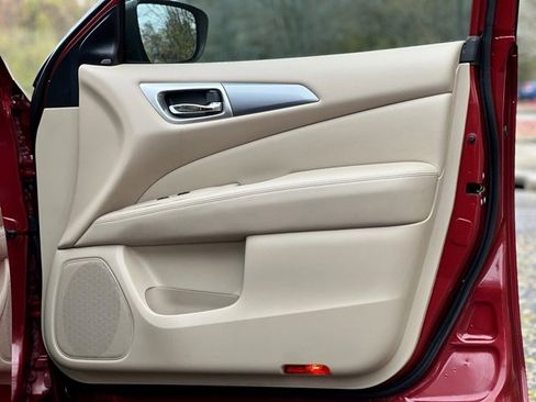 Used 2018 Nissan Pathfinder SL image 24