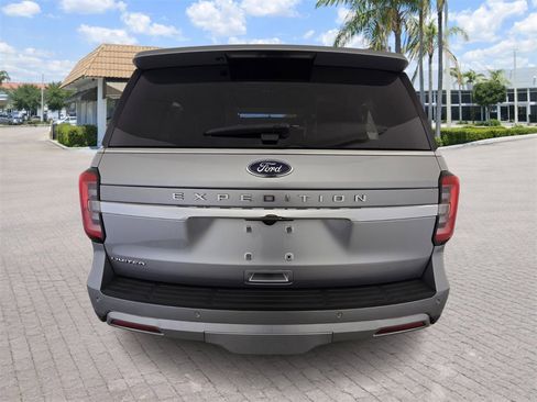 Used 2022 Ford Expedition Limited image 4