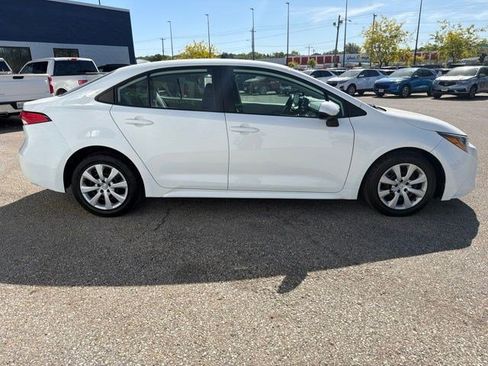 Used 2023 Toyota Corolla LE FWD image 5