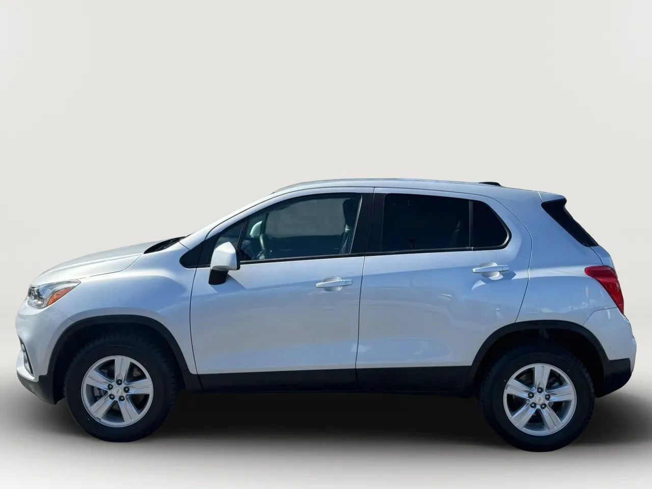 Used 2022 Chevrolet Trax LS w/ Tint and Cruise Package AWD/4WD image 6