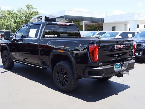 Used 2022 GMC Sierra 2500 Denali w/ Denali Black Diamond Edition AWD/4WD image 7