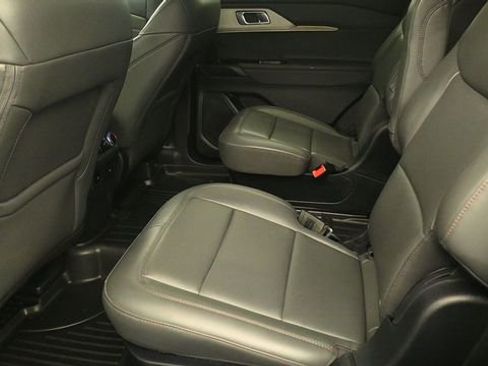 Certified 2025 Ford Explorer Active w/ Active Comfort Package AWD/4WD image 10